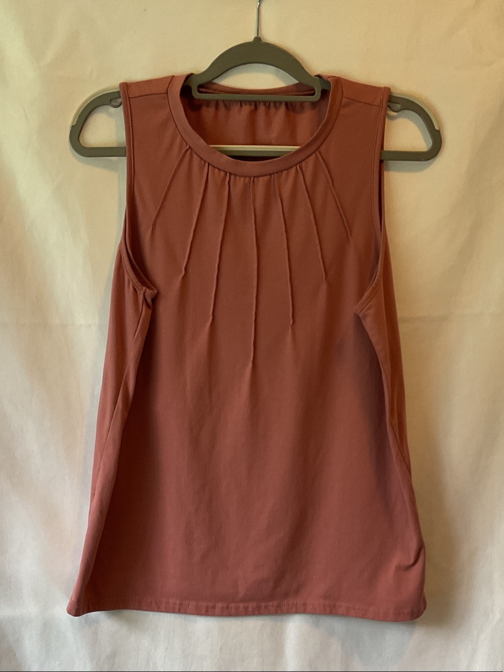 Sleeveless Pleated Women’s Tank Top - Dusty Rose